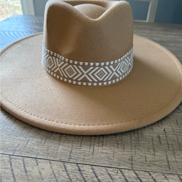 Elegant Tan Hat with Patterned Band - Picture 1 of 3